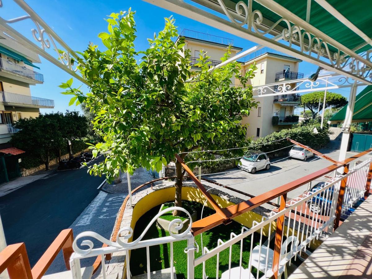 Treehouse Sorrento Apartment ภายนอก รูปภาพ