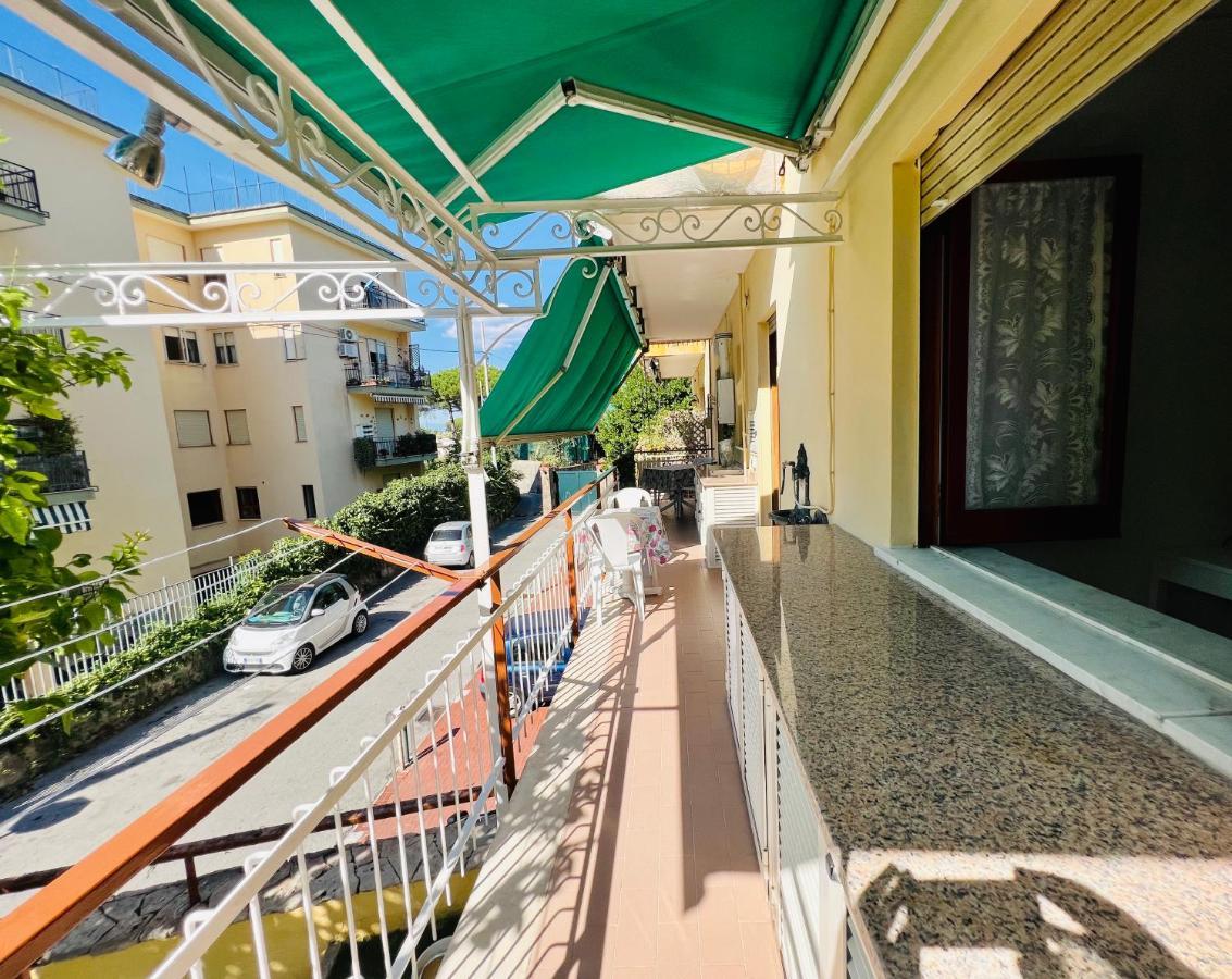 Treehouse Sorrento Apartment ภายนอก รูปภาพ